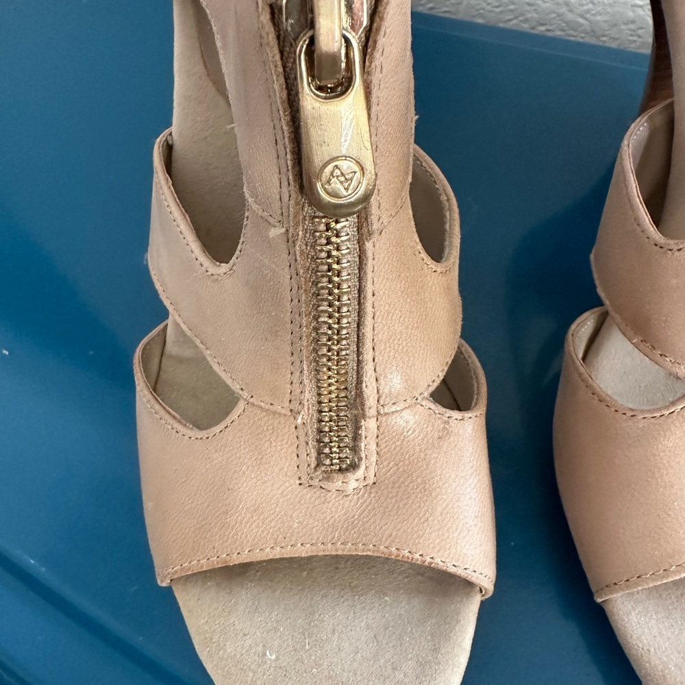 Elegant Adrienne Vittadini Tan Open-Toe Heels with Gold Zipper - Picture 2 of 4